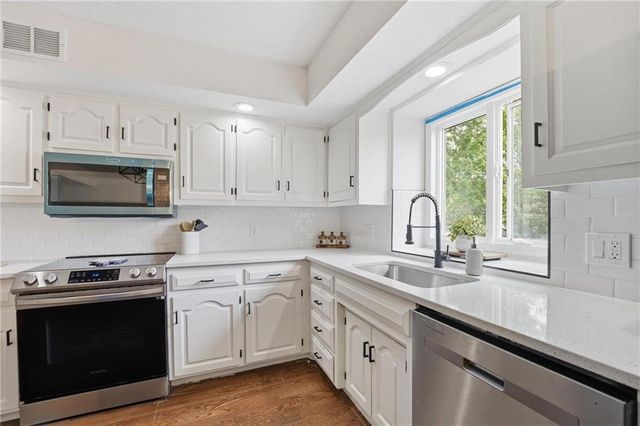 1226 E Jamestown Drive, Olathe, KS 66062