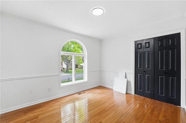 1226 E Jamestown Drive, Olathe, KS 66062