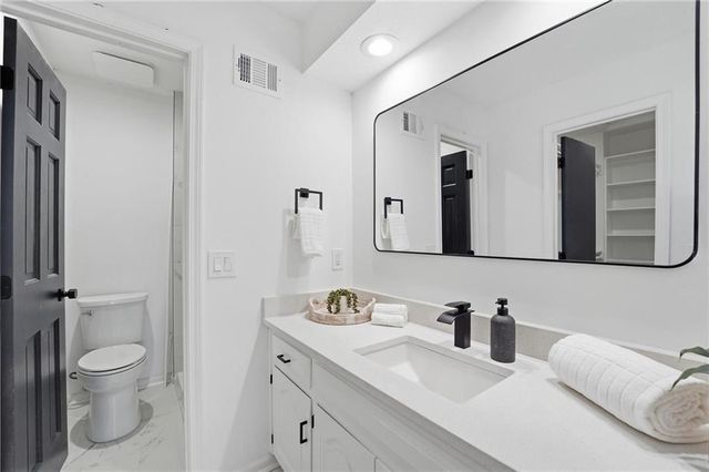 1226 E Jamestown Drive, Olathe, KS 66062