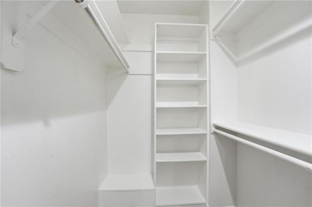 1226 E Jamestown Drive, Olathe, KS 66062