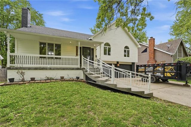 1226 E Jamestown Drive, Olathe, KS 66062