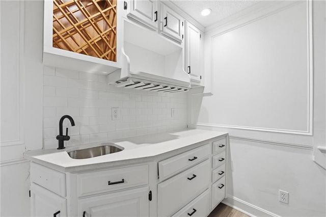 1226 E Jamestown Drive, Olathe, KS 66062