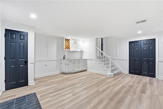 1226 E Jamestown Drive, Olathe, KS 66062