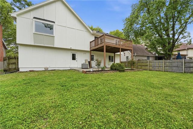 1226 E Jamestown Drive, Olathe, KS 66062