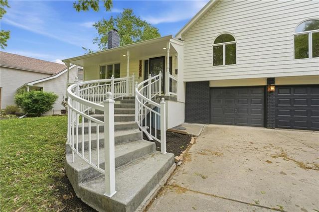 1226 E Jamestown Drive, Olathe, KS 66062