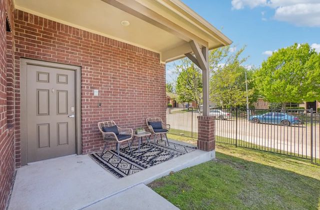 8200 Clarksprings Drive 2, Dallas, TX 75236