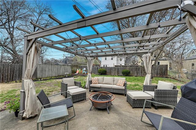 408 E 73rd Terrace, Kansas City, MO 64131