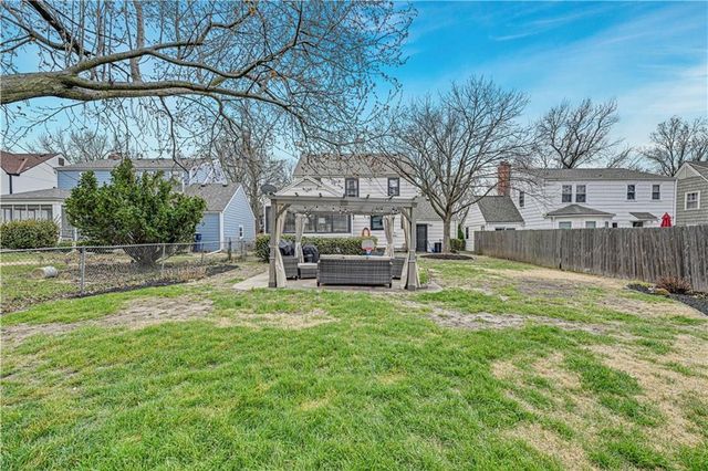 408 E 73rd Terrace, Kansas City, MO 64131