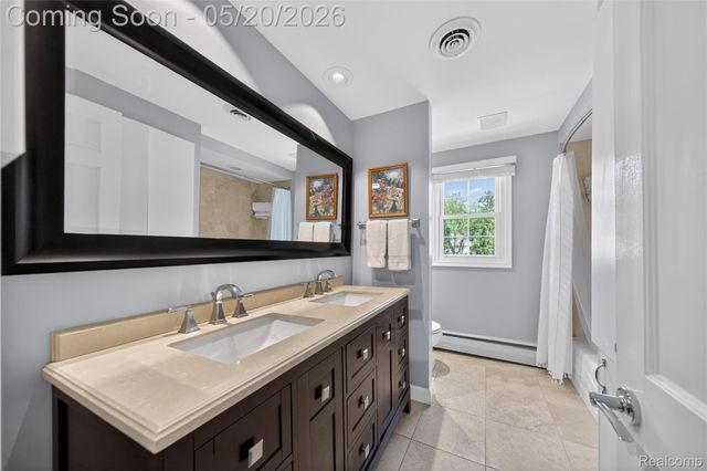 3717 Tyrconnel Court, West Bloomfield Charter Township, MI 48323