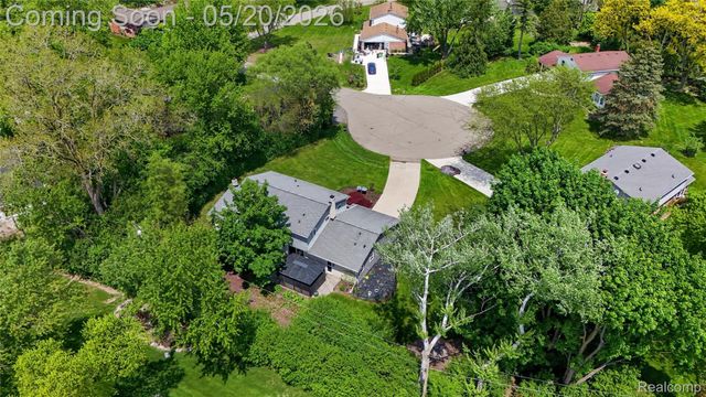 3717 Tyrconnel Court, West Bloomfield Charter Township, MI 48323