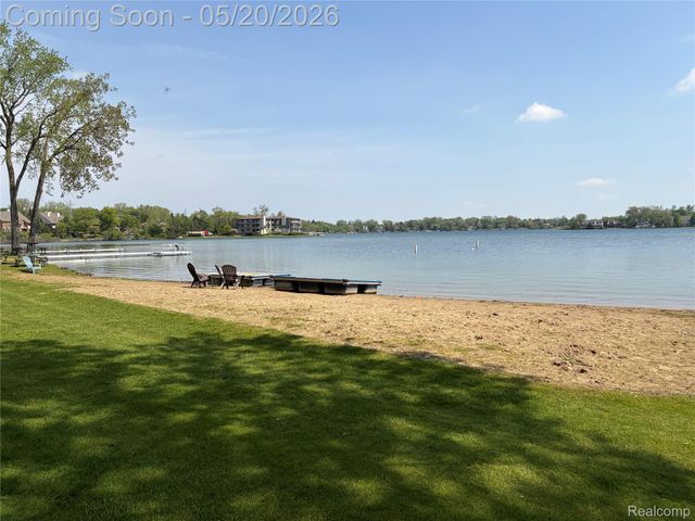 3717 Tyrconnel Court, West Bloomfield Charter Township, MI 48323