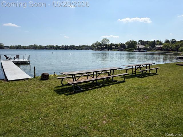 3717 Tyrconnel Court, West Bloomfield Charter Township, MI 48323