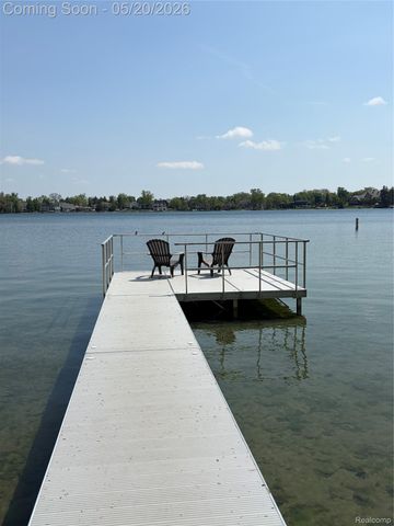 3717 Tyrconnel Court, West Bloomfield Charter Township, MI 48323