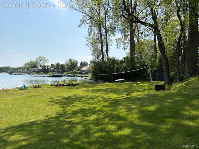 3717 Tyrconnel Court, West Bloomfield Charter Township, MI 48323