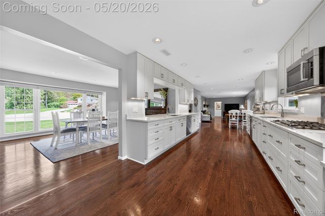 3717 Tyrconnel Court, West Bloomfield Charter Township, MI 48323