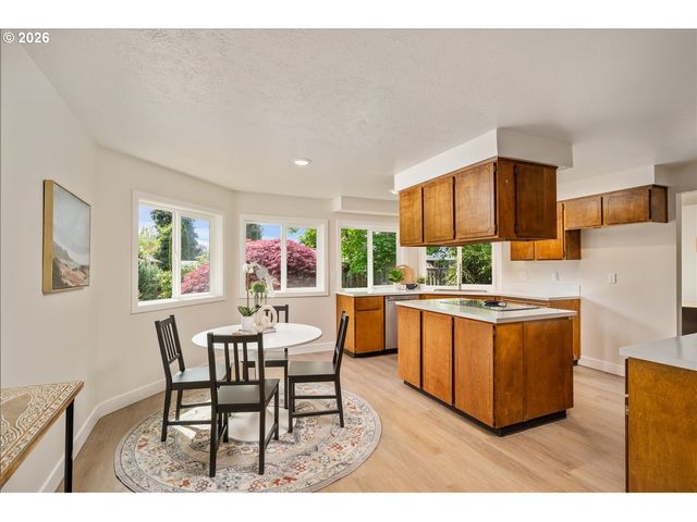 4146 Ne MEADOW Ln, Hillsboro, OR 97124