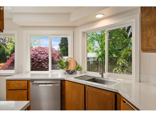 4146 Ne MEADOW Ln, Hillsboro, OR 97124