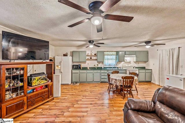 240 Canady Road, Wellford, SC 29385
