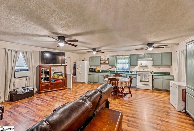 240 Canady Road, Wellford, SC 29385