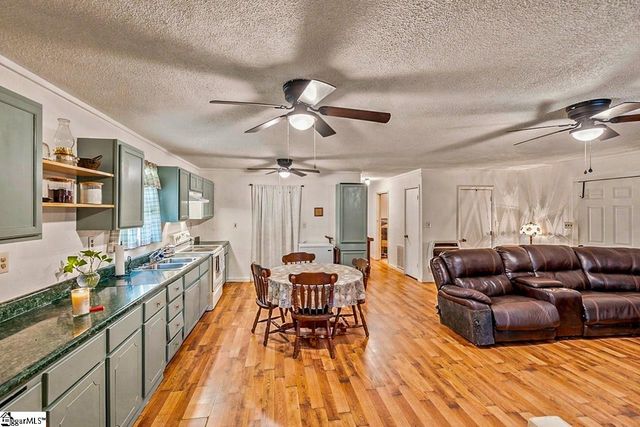 240 Canady Road, Wellford, SC 29385