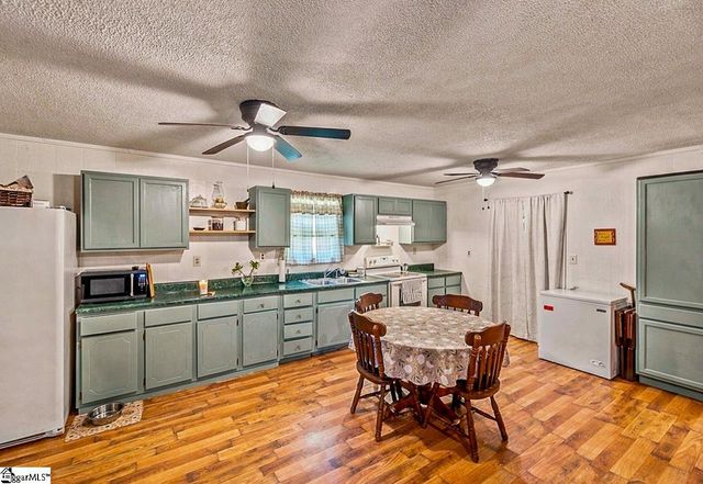 240 Canady Road, Wellford, SC 29385