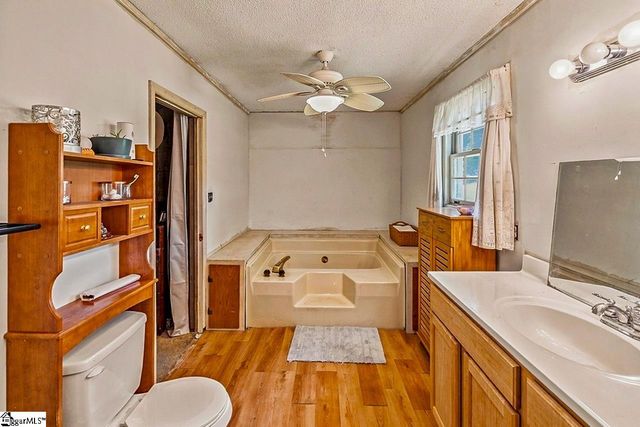 240 Canady Road, Wellford, SC 29385