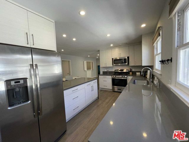 348 S Elm Drive 6, Beverly Hills, CA 90212