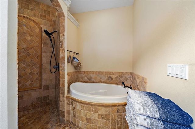 5624 AARON COURT, Sarasota, FL 34232