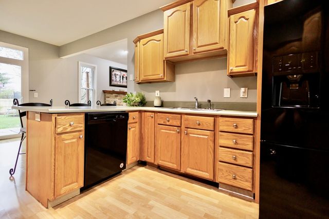 141 Old Farm Mid Court, Bradley, IL 60915