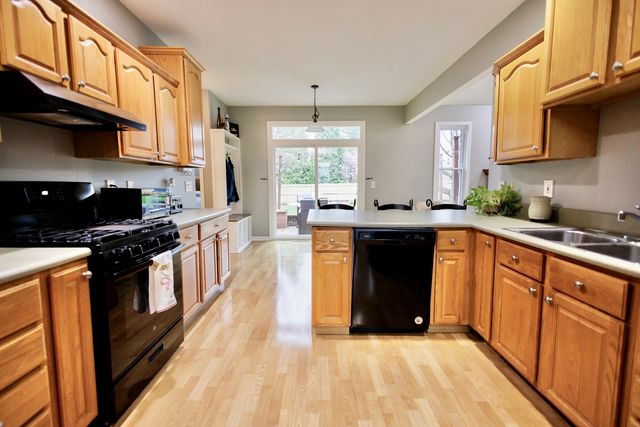 141 Old Farm Mid Court, Bradley, IL 60915