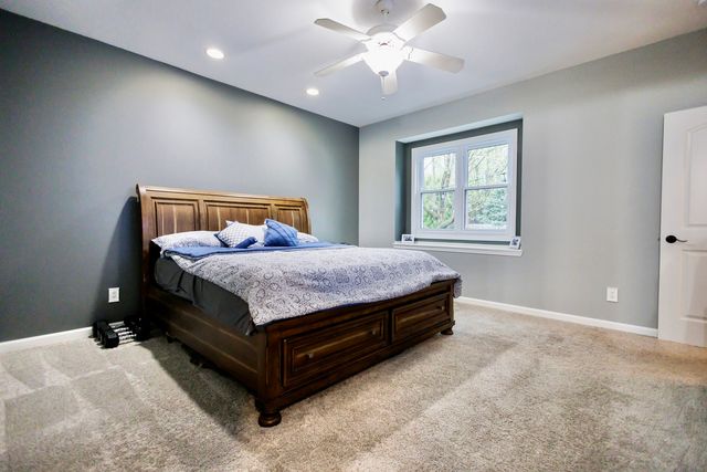 141 Old Farm Mid Court, Bradley, IL 60915