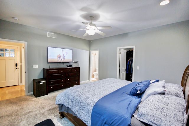 141 Old Farm Mid Court, Bradley, IL 60915