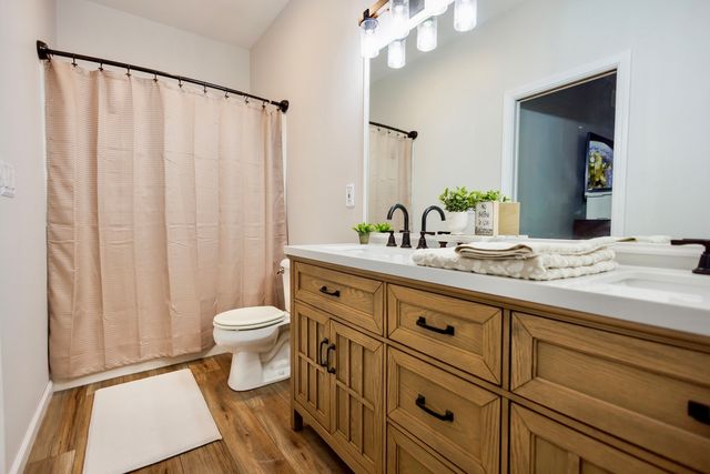 141 Old Farm Mid Court, Bradley, IL 60915