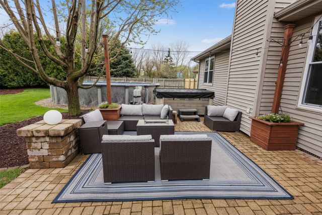 141 Old Farm Mid Court, Bradley, IL 60915