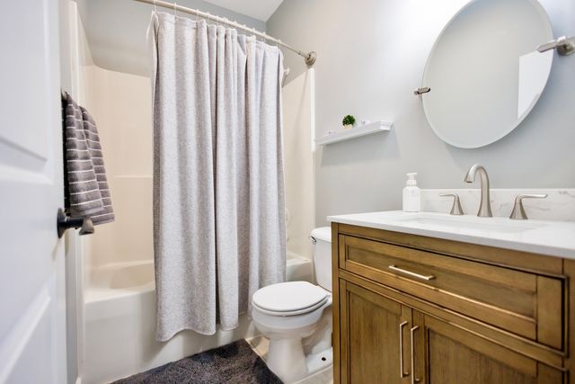 141 Old Farm Mid Court, Bradley, IL 60915