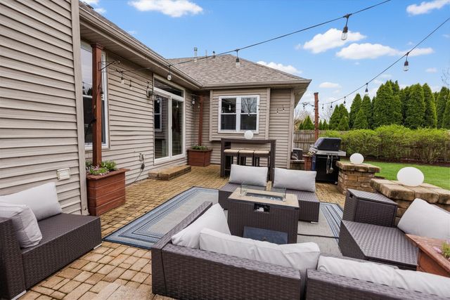 141 Old Farm Mid Court, Bradley, IL 60915