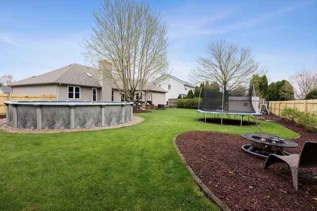 141 Old Farm Mid Court, Bradley, IL 60915