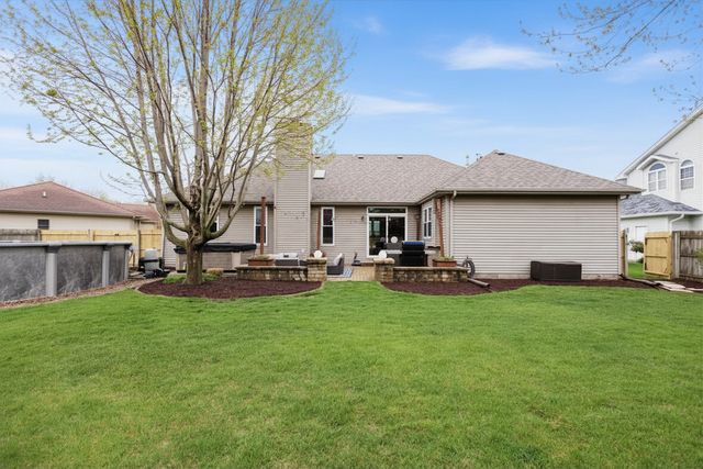 141 Old Farm Mid Court, Bradley, IL 60915