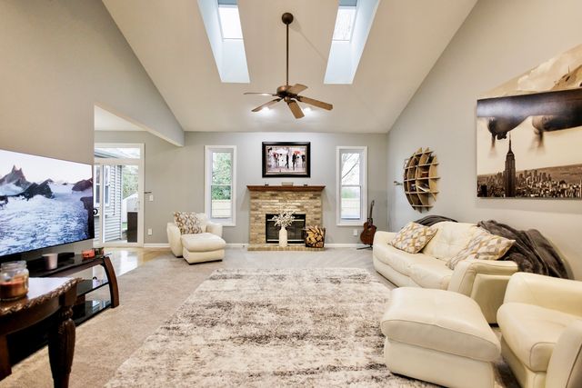 141 Old Farm Mid Court, Bradley, IL 60915