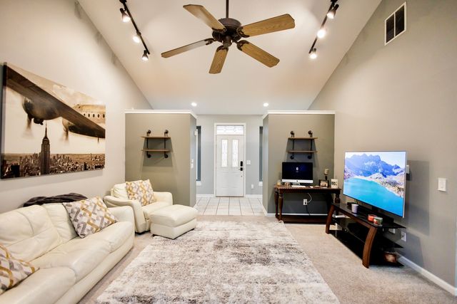 141 Old Farm Mid Court, Bradley, IL 60915