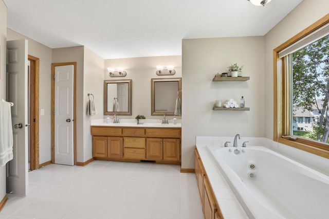 10362 Waterfront Drive, Woodbury, MN 55129