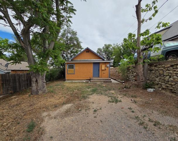 912 E 6th St, Pueblo, CO 81001