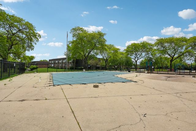 1 Villa Verde Drive 211, Buffalo Grove, IL 60089