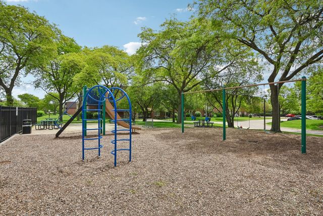 1 Villa Verde Drive 211, Buffalo Grove, IL 60089