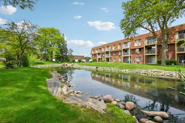 1 Villa Verde Drive 211, Buffalo Grove, IL 60089