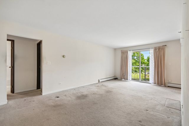 1 Villa Verde Drive 211, Buffalo Grove, IL 60089