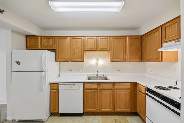 1 Villa Verde Drive 211, Buffalo Grove, IL 60089