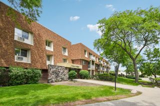 1 Villa Verde Drive 211, Buffalo Grove, IL 60089