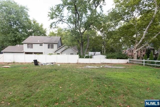 125 Arcola Avenue, Paramus, NJ 07652