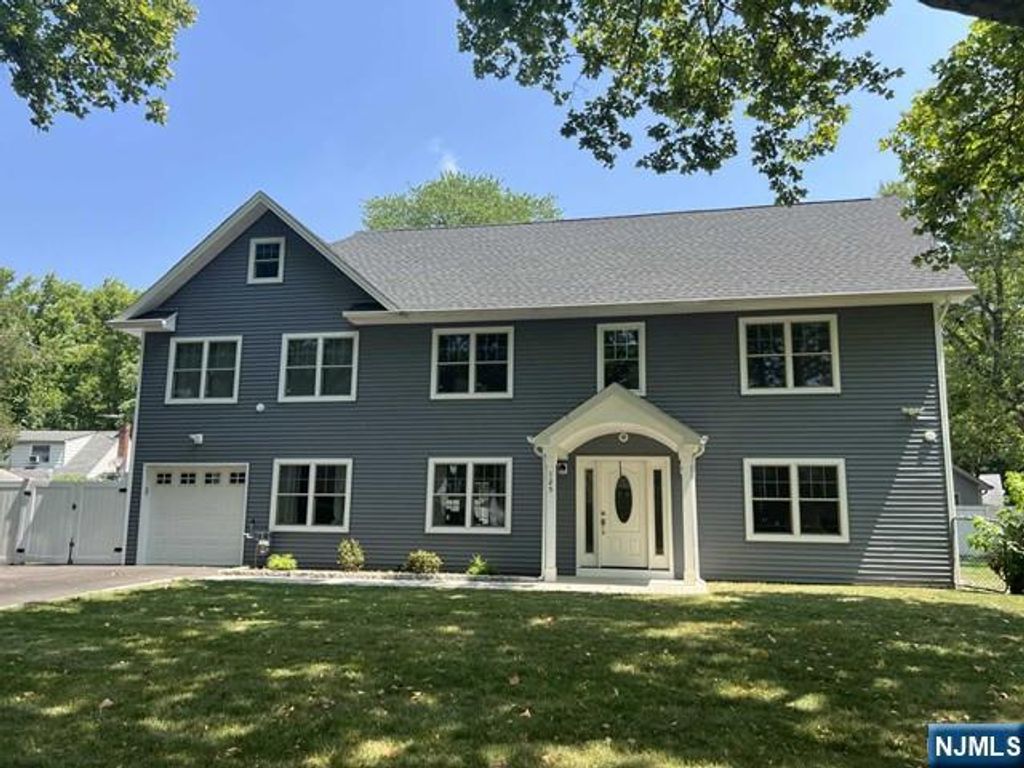 125 Arcola Avenue, Paramus, NJ 07652